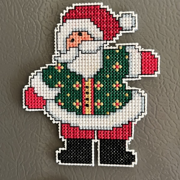 Christmas Magnets (4) - Cross stitched - Picture 5 of 6